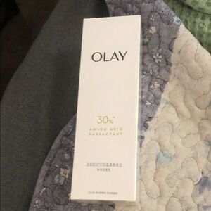 Olay Amino Acid Surfactant Cleanser - White & Gold Packaging